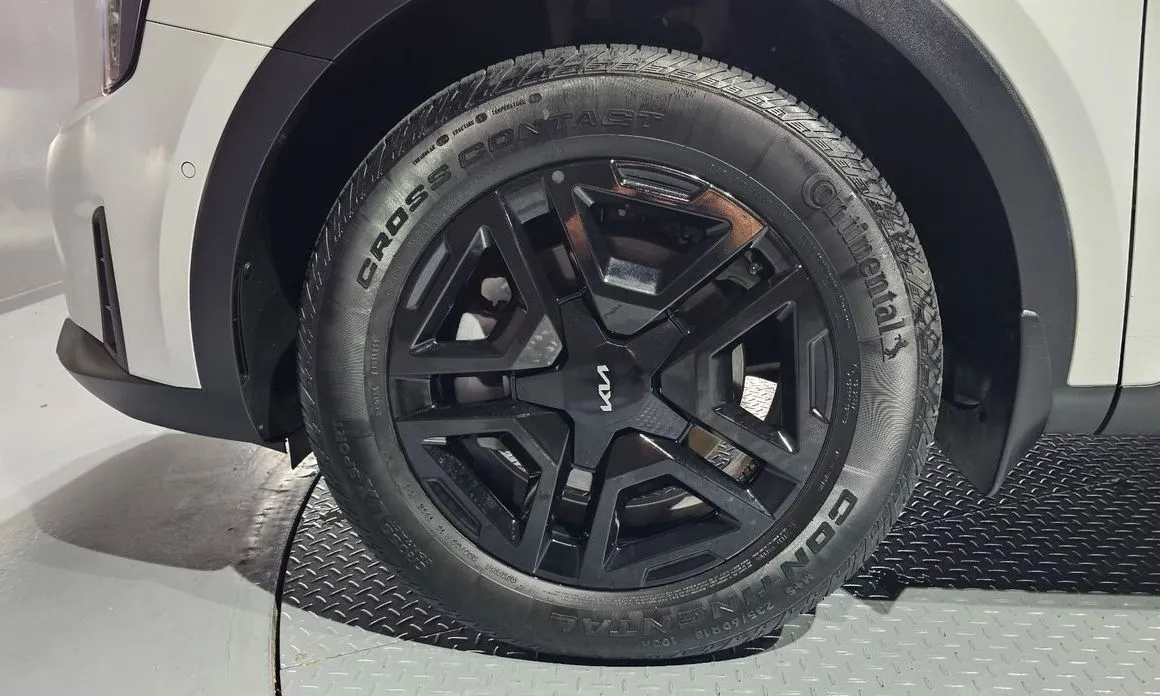 Kia Sorento — фото 9