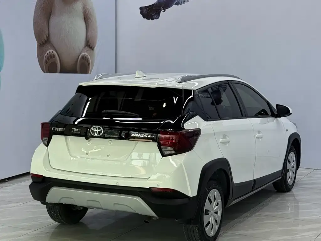 Toyota Yaris L — фото 2