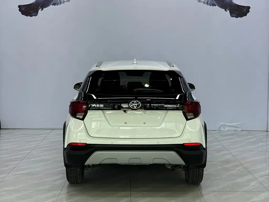 Toyota Yaris L — фото 4