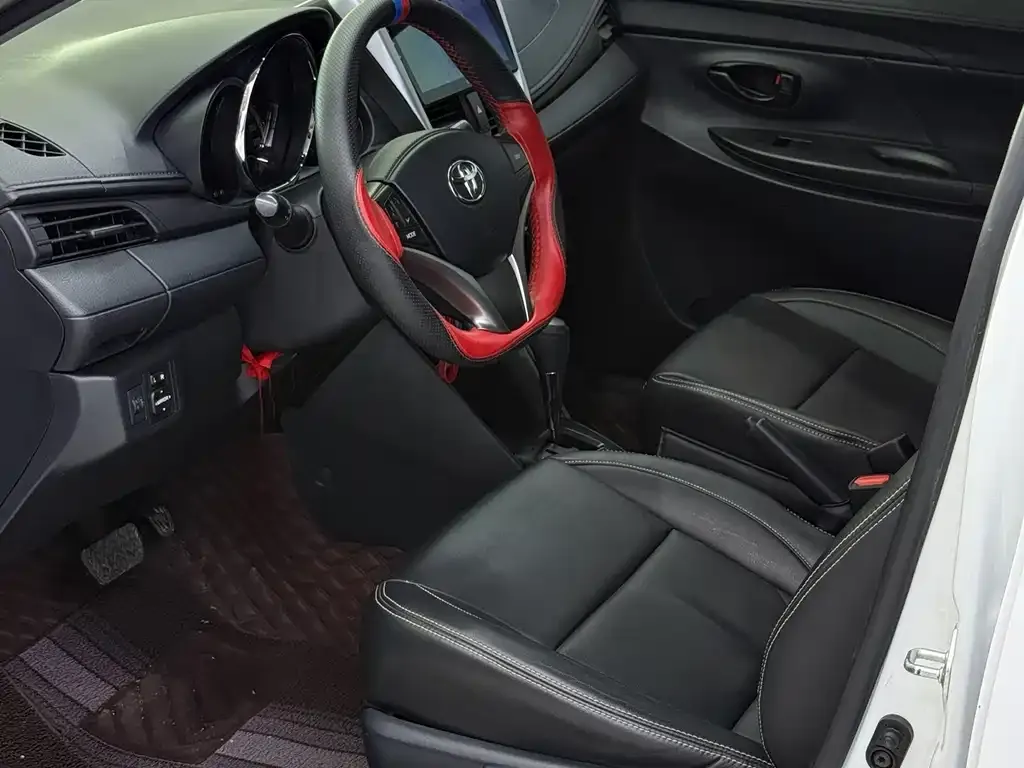 Toyota Yaris L — фото 6