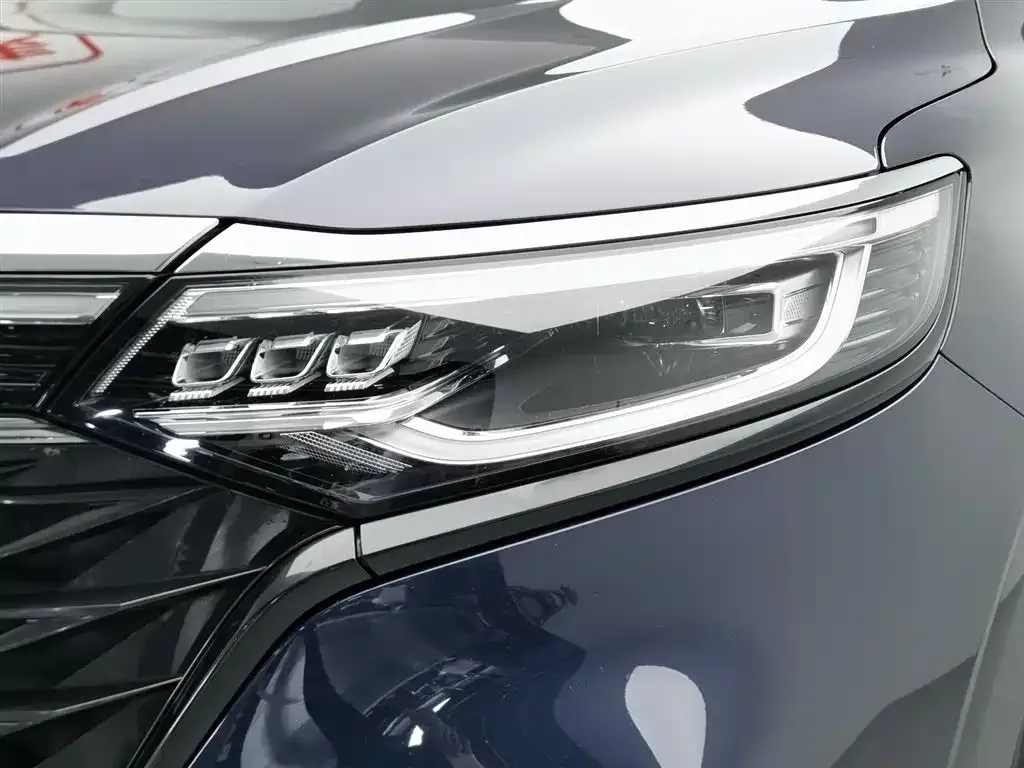 Roewe iMAX8 — фото 3