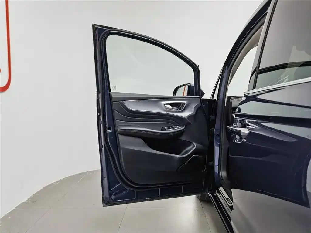 Roewe iMAX8 — фото 7