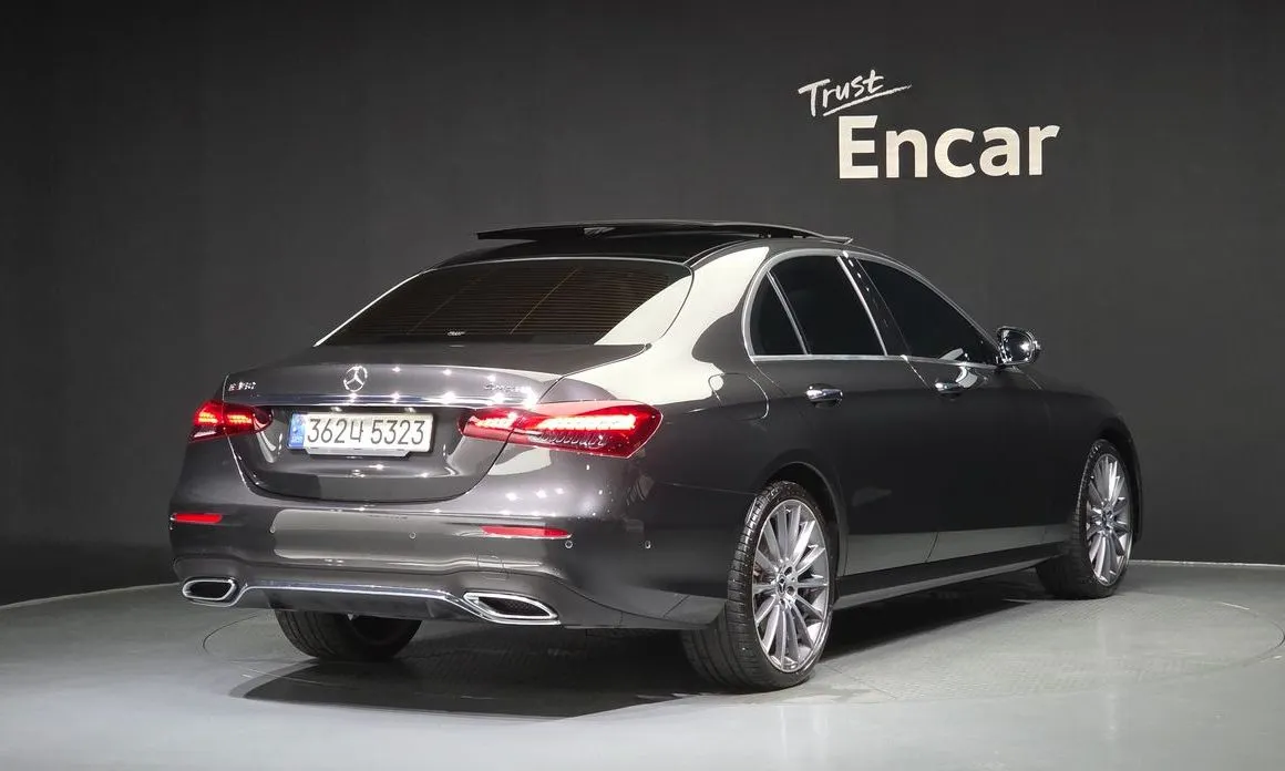 Mercedes-Benz E-Class — фото 10