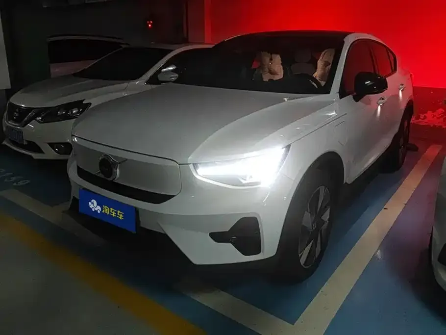 Volvo C40 — фото 1