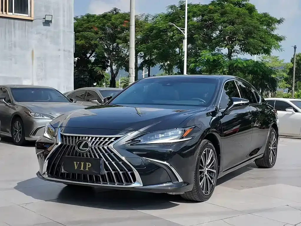 Lexus ES — фото 1
