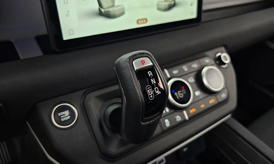 Land Rover Defender 2023 из KR, фото 2