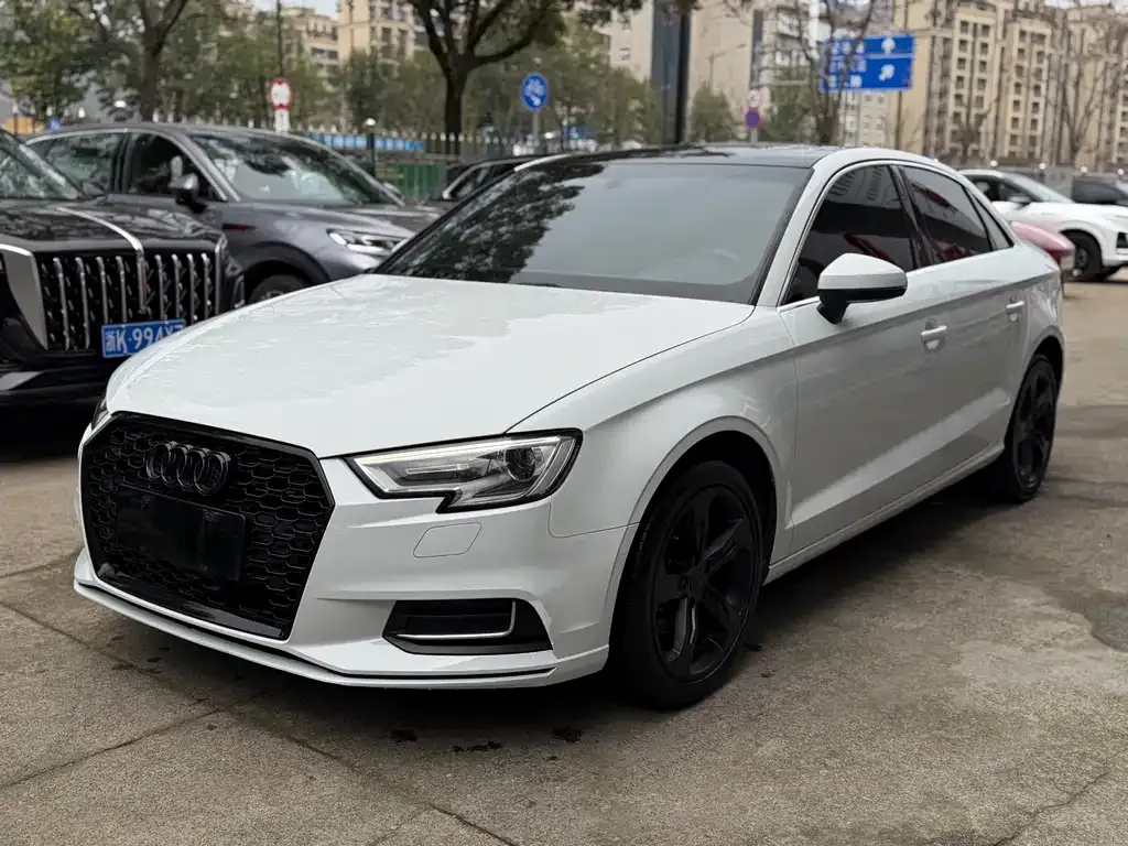 Audi A3 — фото 1