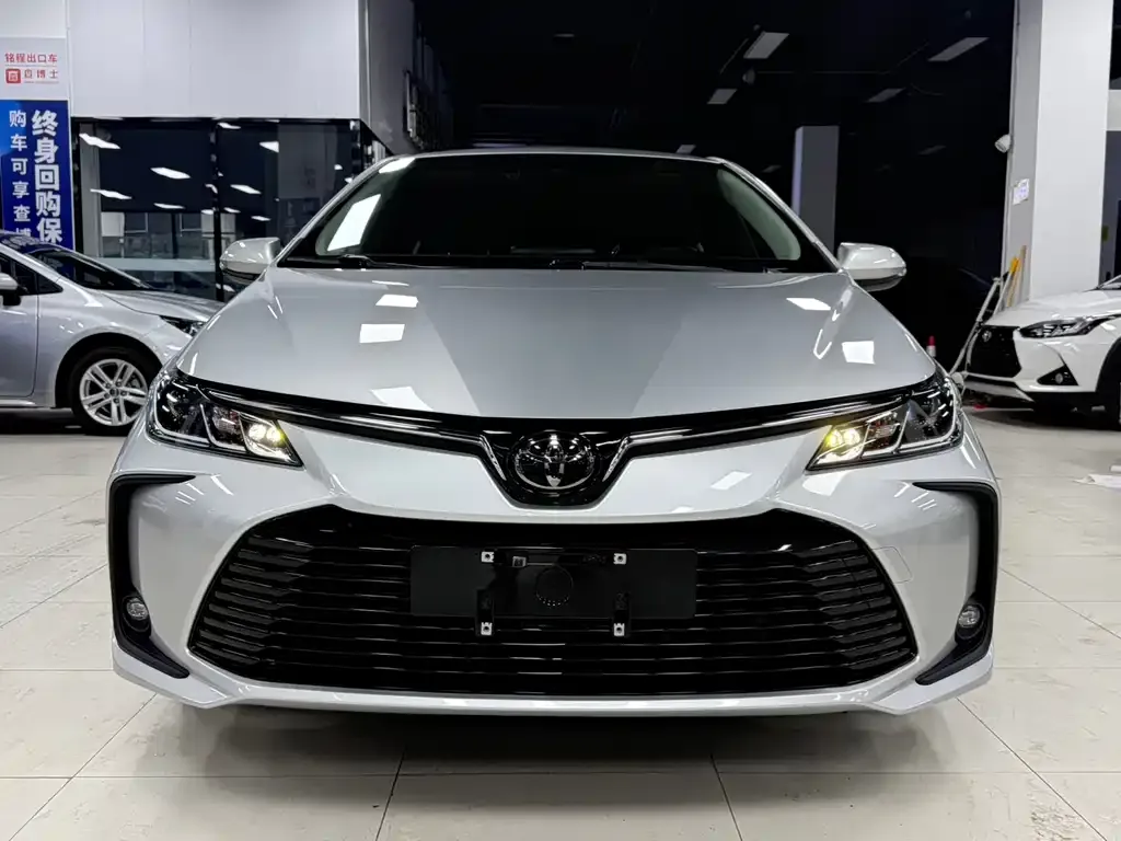 Toyota Corolla — фото 4