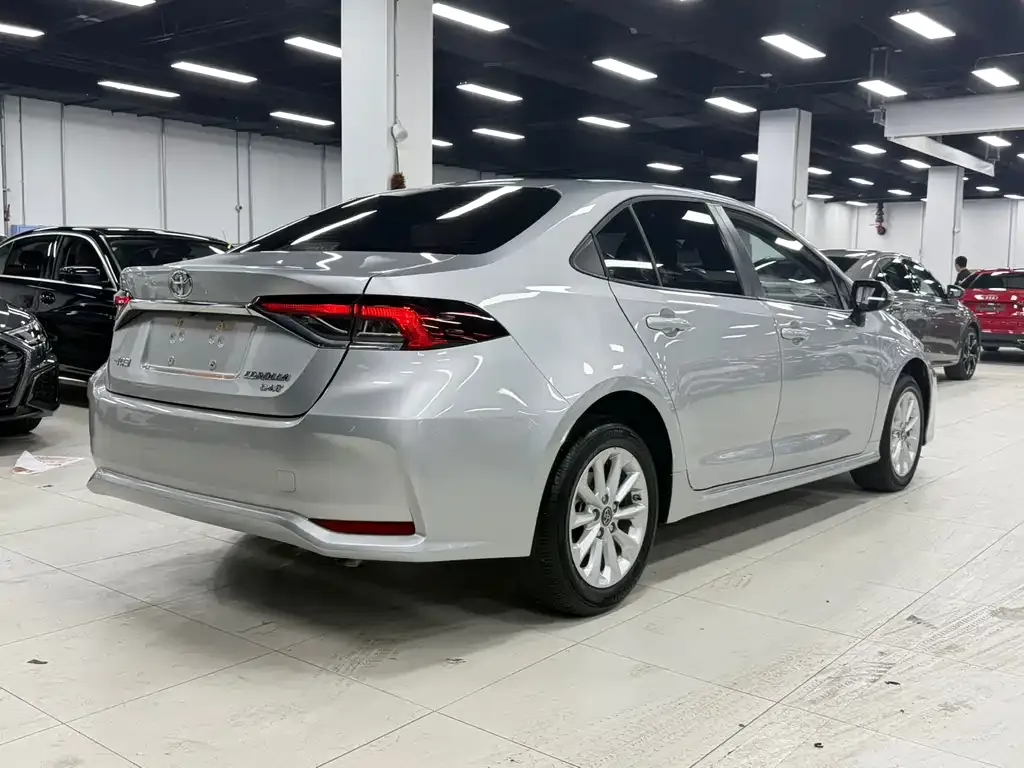 Toyota Corolla — фото 2