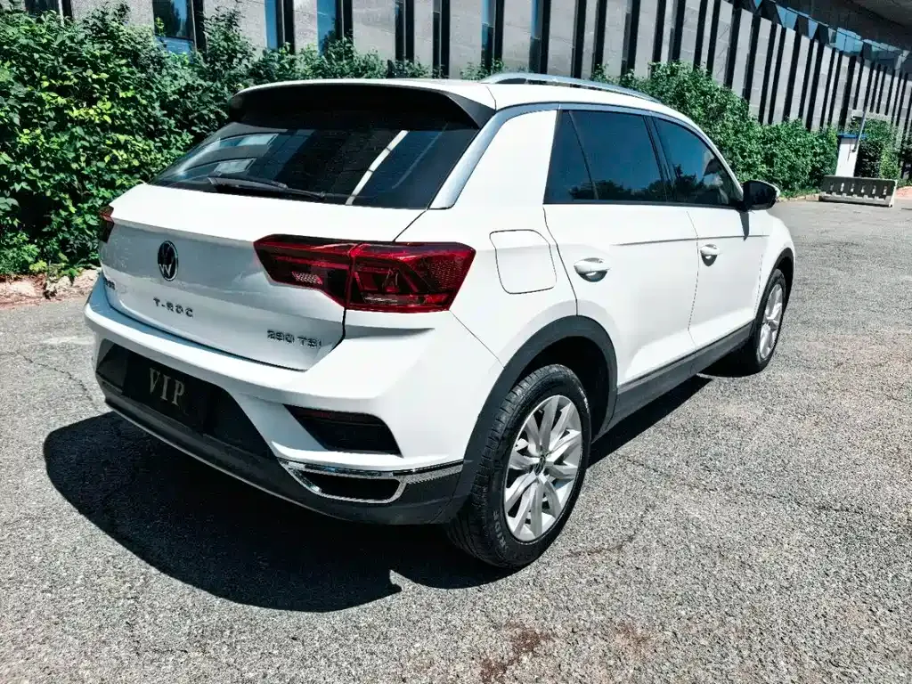 Volkswagen T-Roc — фото 10