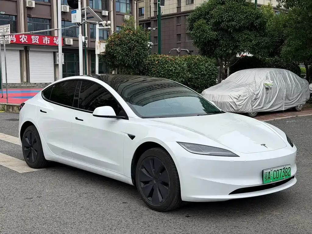 Tesla Model 3 — фото 7