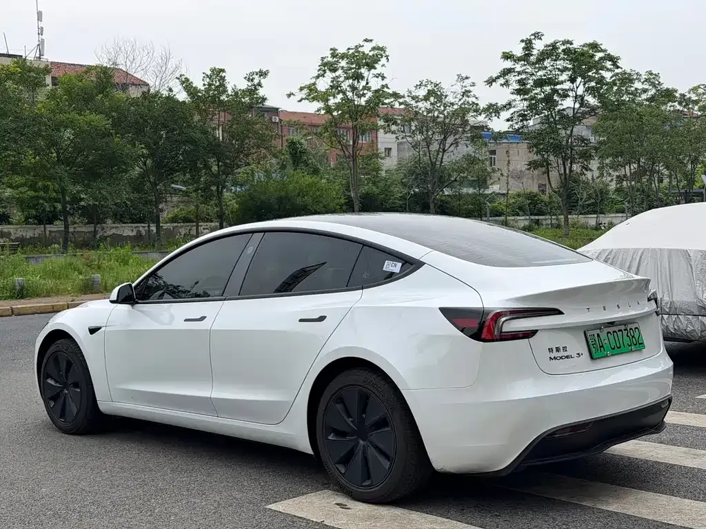 Tesla Model 3 — фото 4