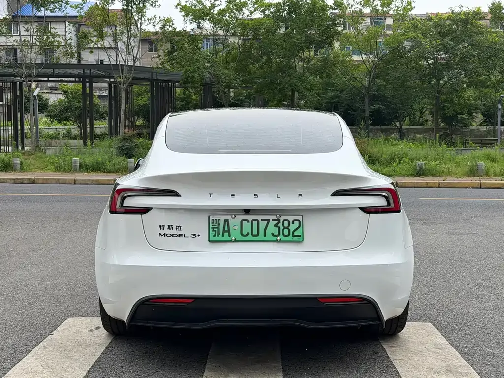 Tesla Model 3 — фото 10