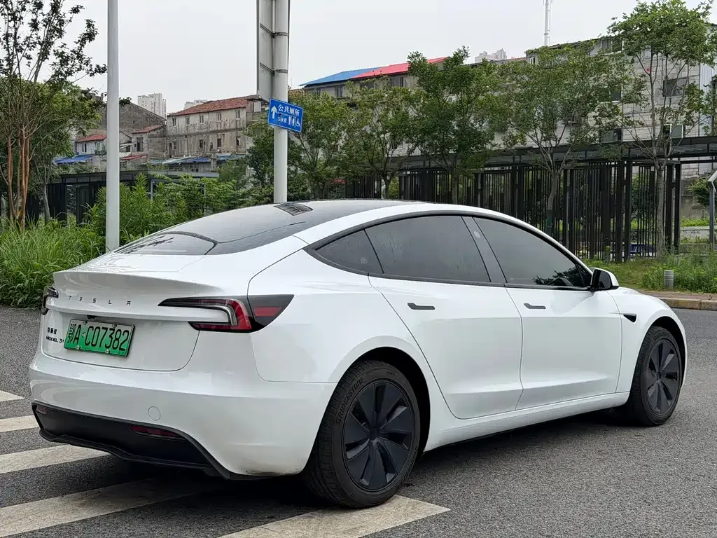 Tesla Model 3 — фото 5