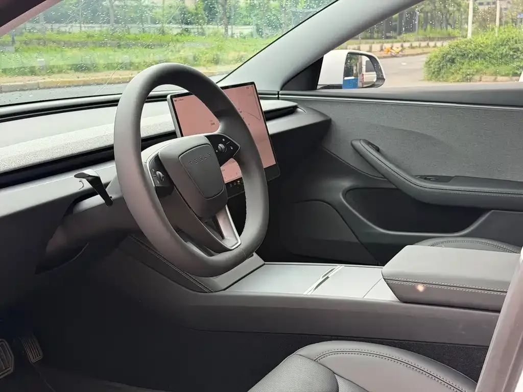 Tesla Model 3 — фото 6