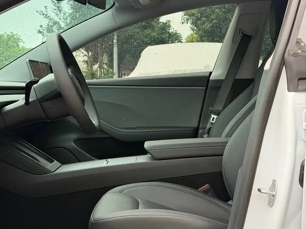 Tesla Model 3 — фото 3