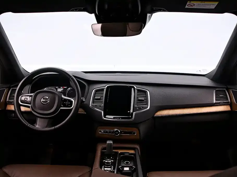 Volvo XC90 — фото 10