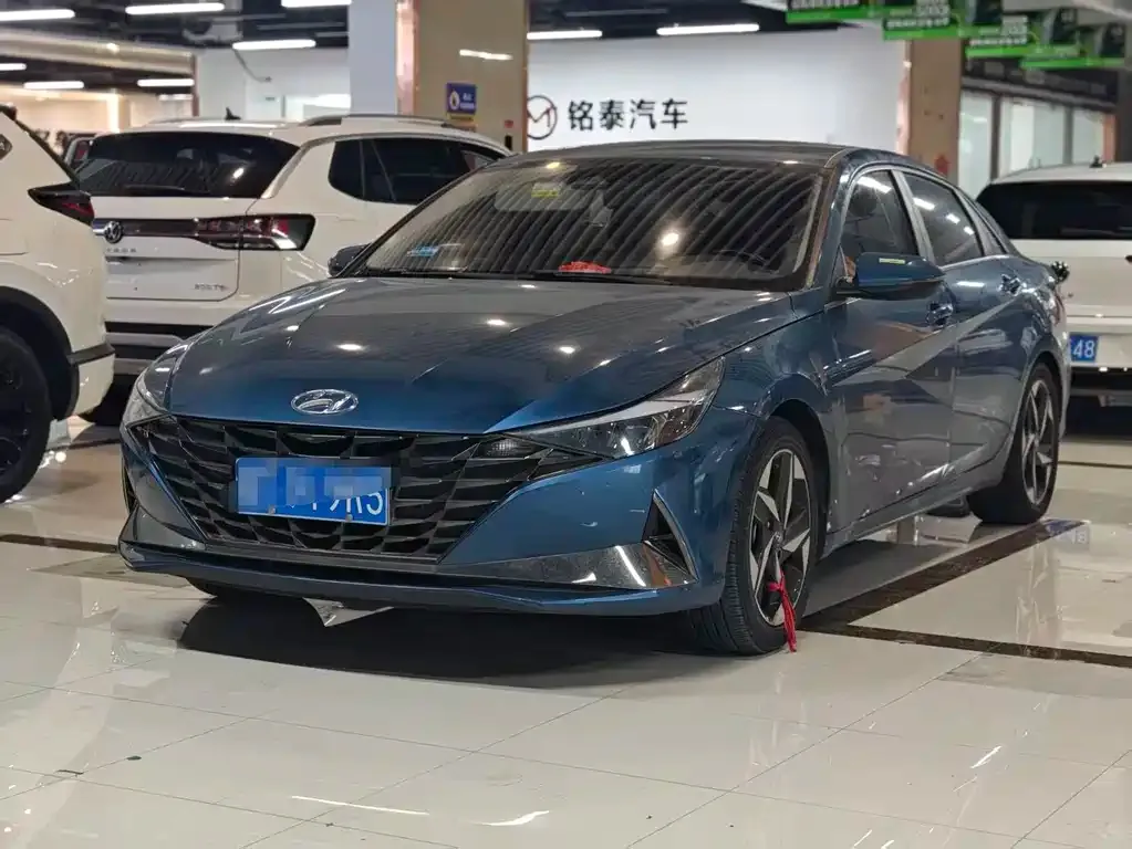 Hyundai Elantra — фото 1