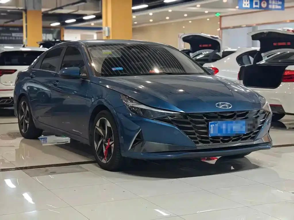 Hyundai Elantra — фото 3