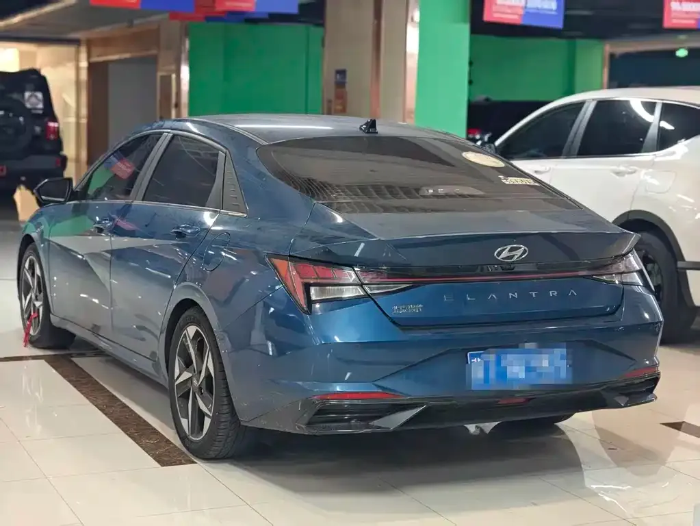 Hyundai Elantra — фото 2