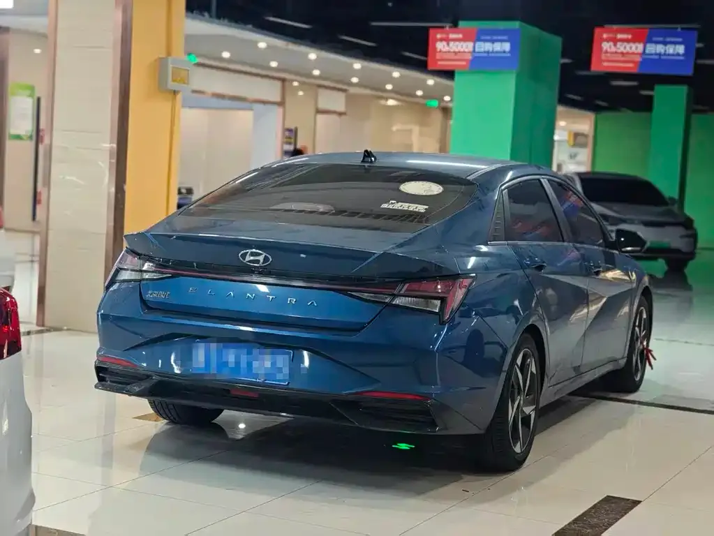 Hyundai Elantra — фото 5