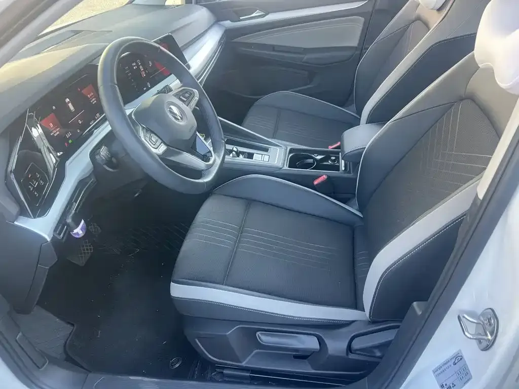 Volkswagen Golf 2022 из CN, фото 3