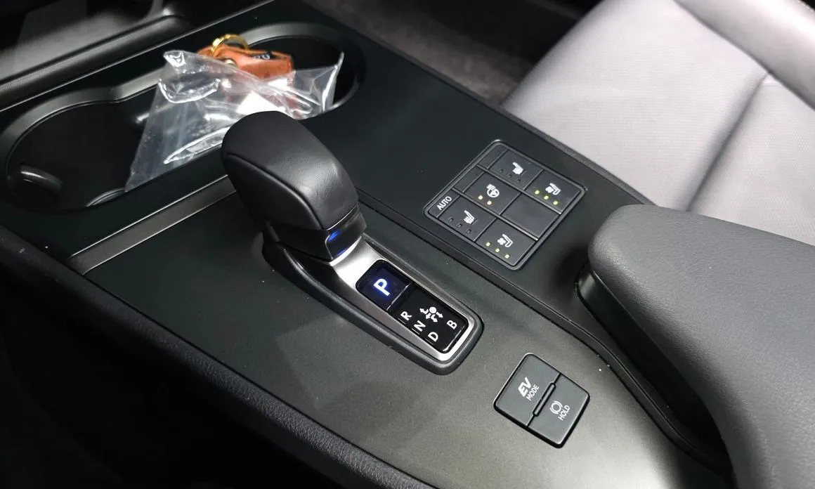 Lexus UX 2025 из KR, фото 6