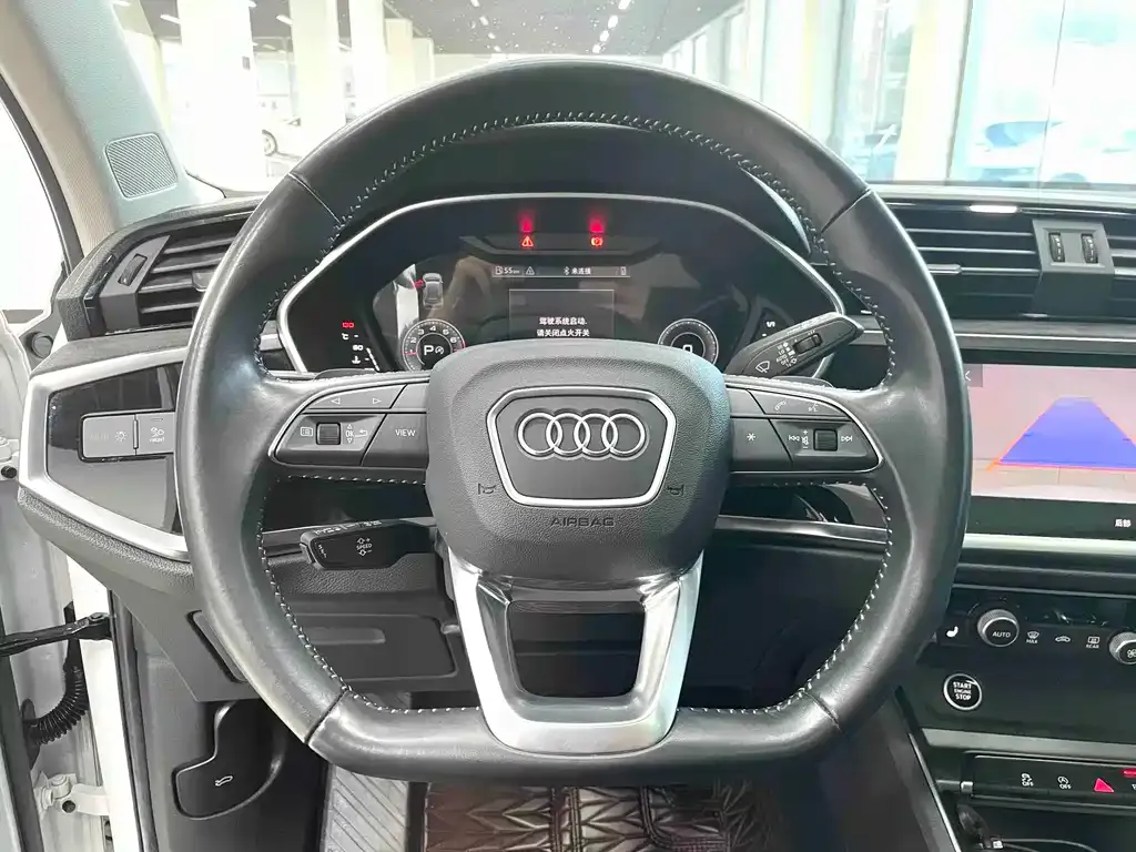 Audi Q3 — фото 10