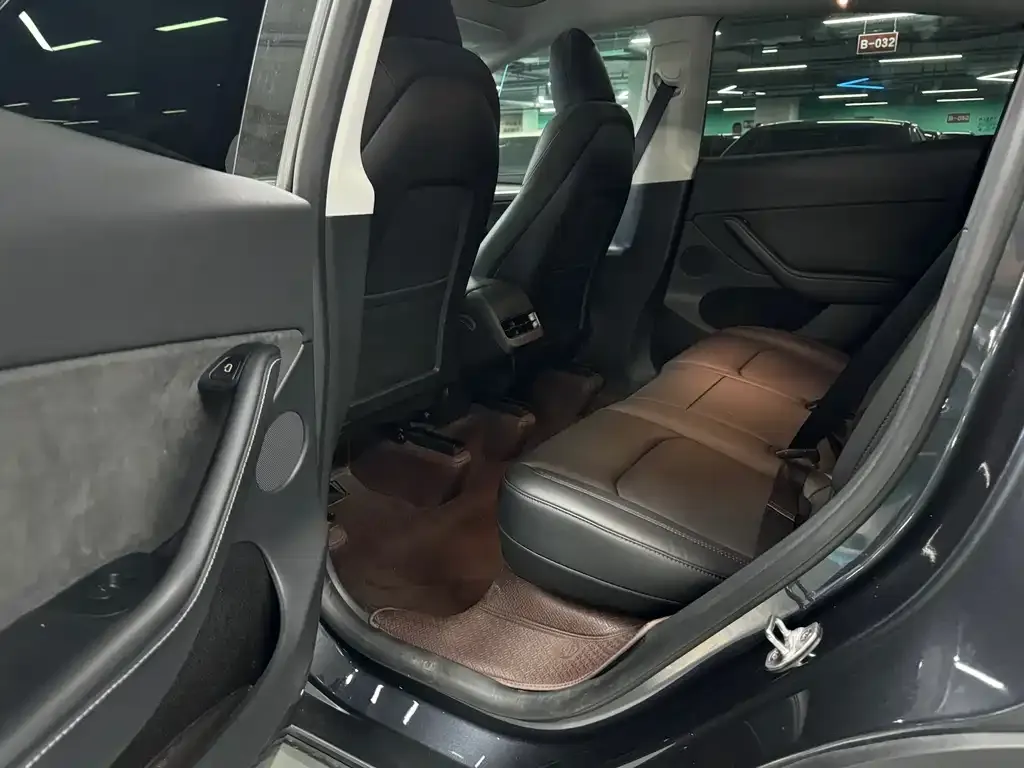 Tesla Model Y 2024 из CN, фото 8