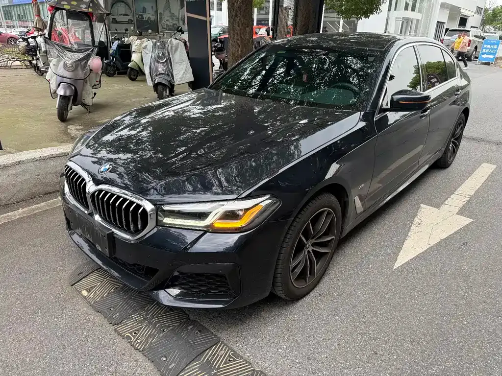 BMW 5 Series — фото 1