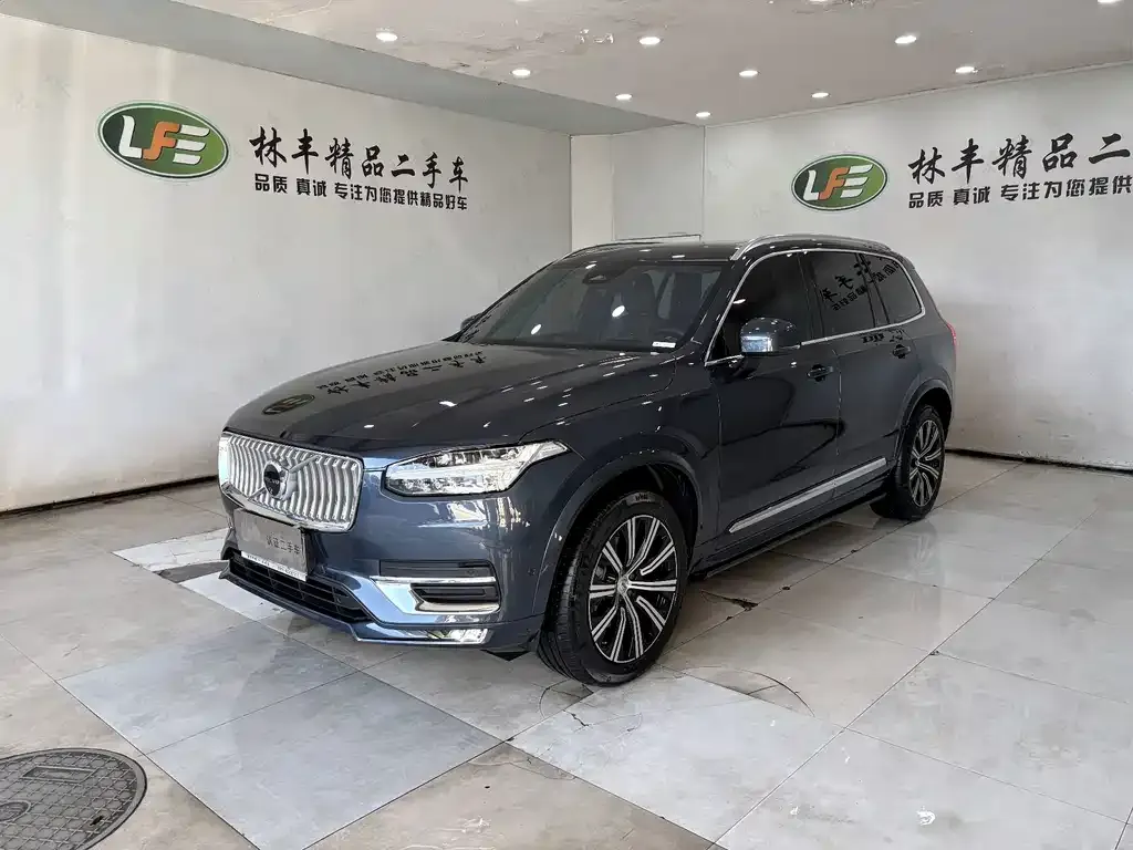 Volvo XC90 — фото 1