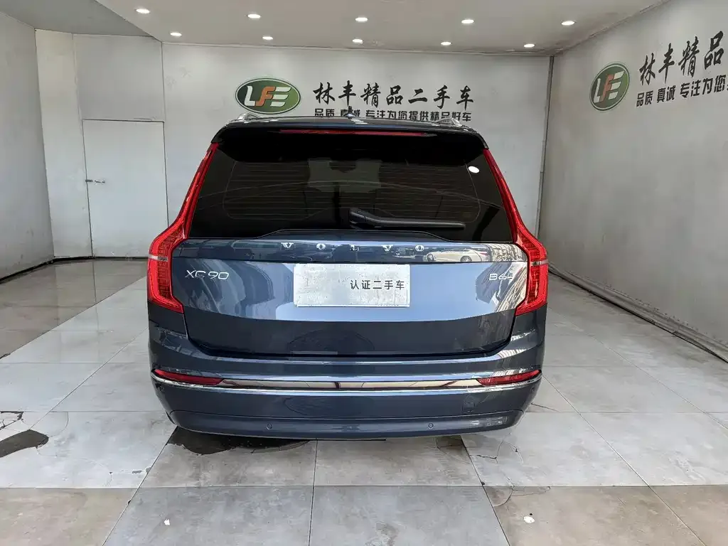 Volvo XC90 — фото 10