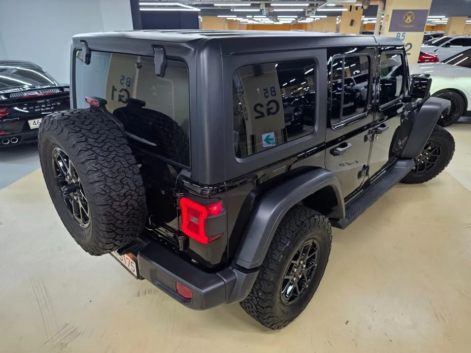 Jeep Wrangler — фото 7