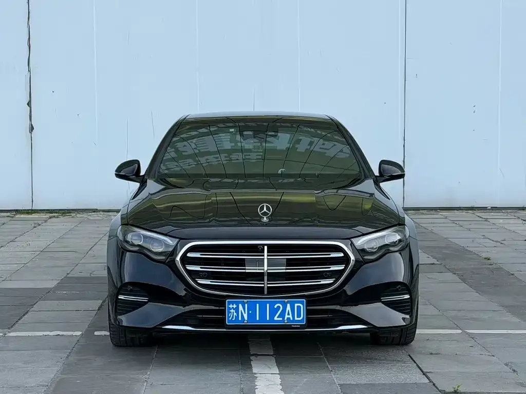 Mercedes-Benz E-Class — фото 1
