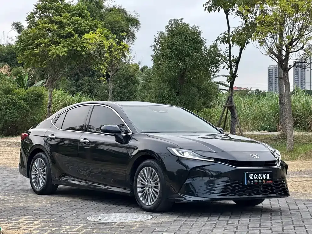 Toyota Camry — фото 9