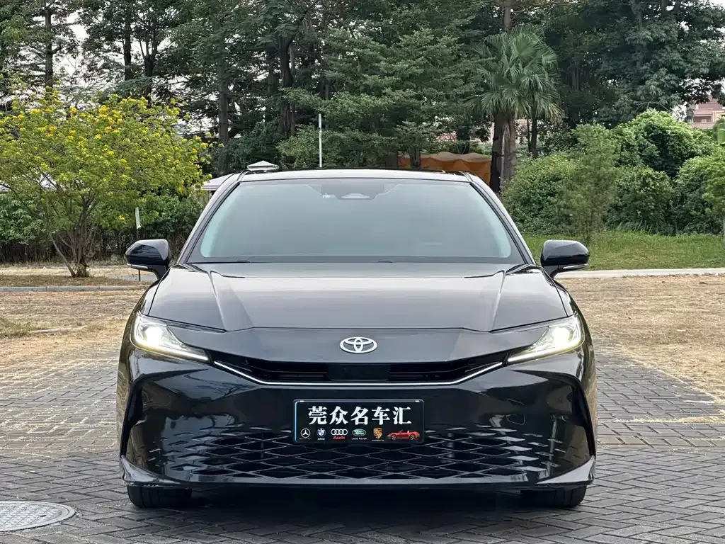 Toyota Camry — фото 7