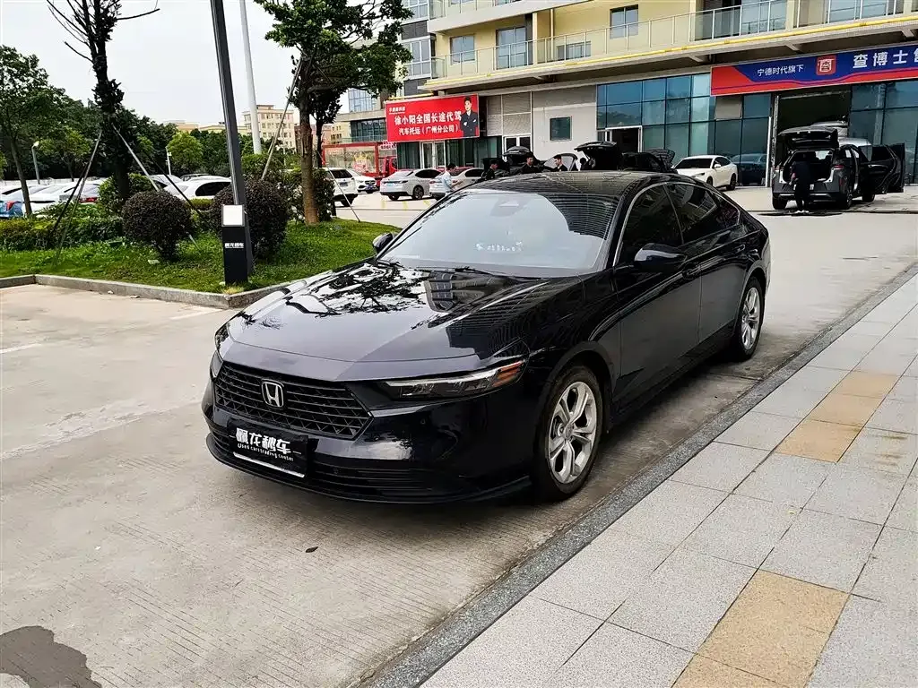 Honda Accord — фото 1
