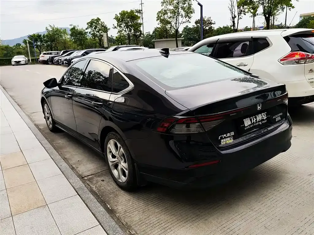 Honda Accord — фото 7