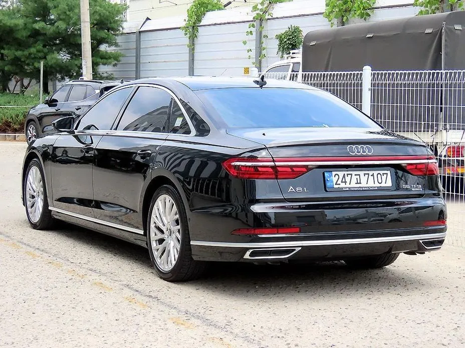 Audi A8 — фото 10