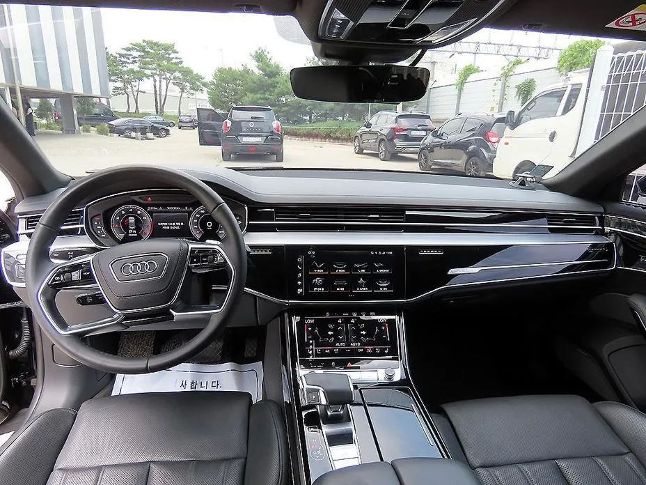 Audi A8 — фото 5