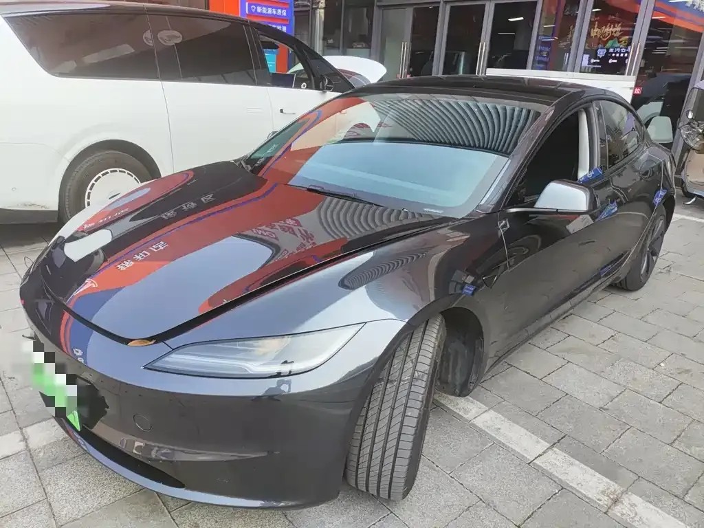 Tesla Model 3 — фото 1