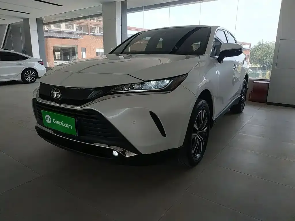 Toyota Harrier — фото 1