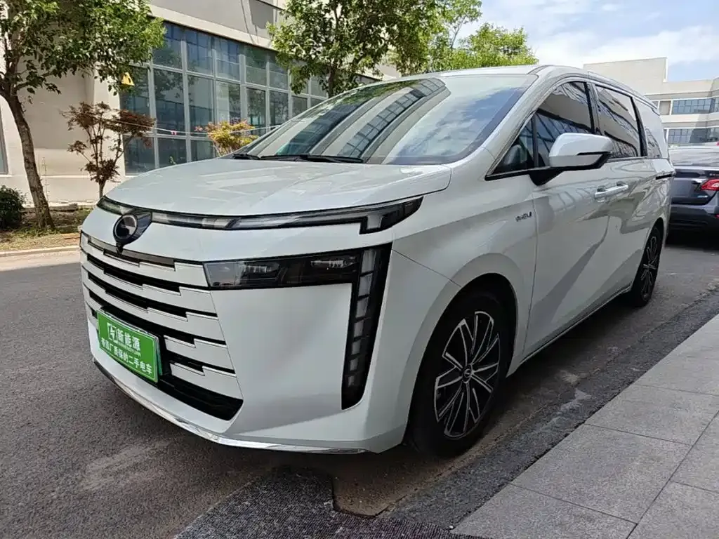 GAC Motor 传祺E8 PHEV — фото 1