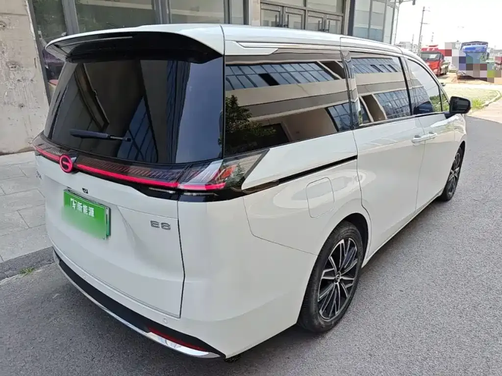 GAC Motor 传祺E8 PHEV — фото 6