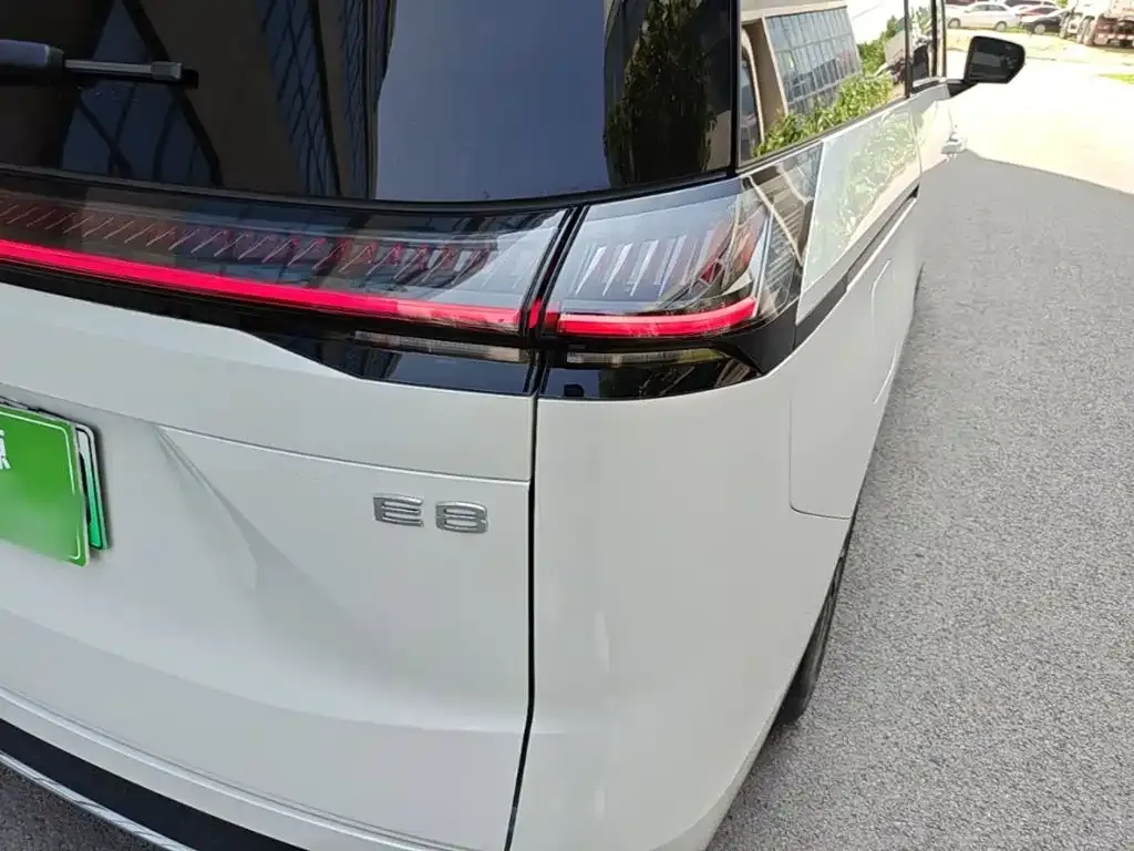 GAC Motor 传祺E8 PHEV — фото 5