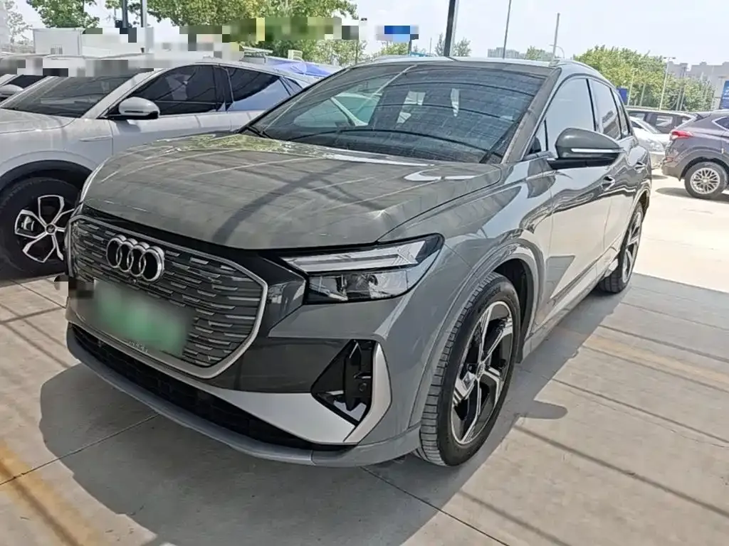 Audi Q4 e-tron — фото 1