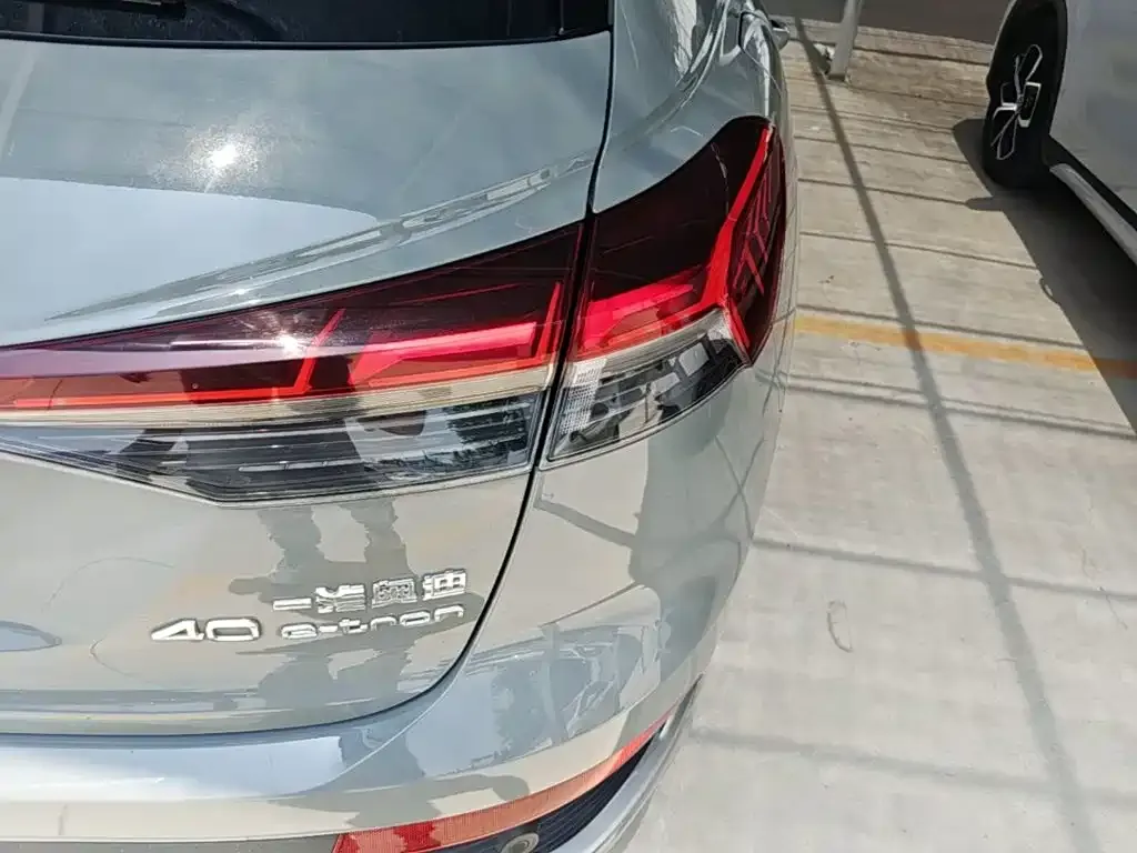 Audi Q4 e-tron — фото 2