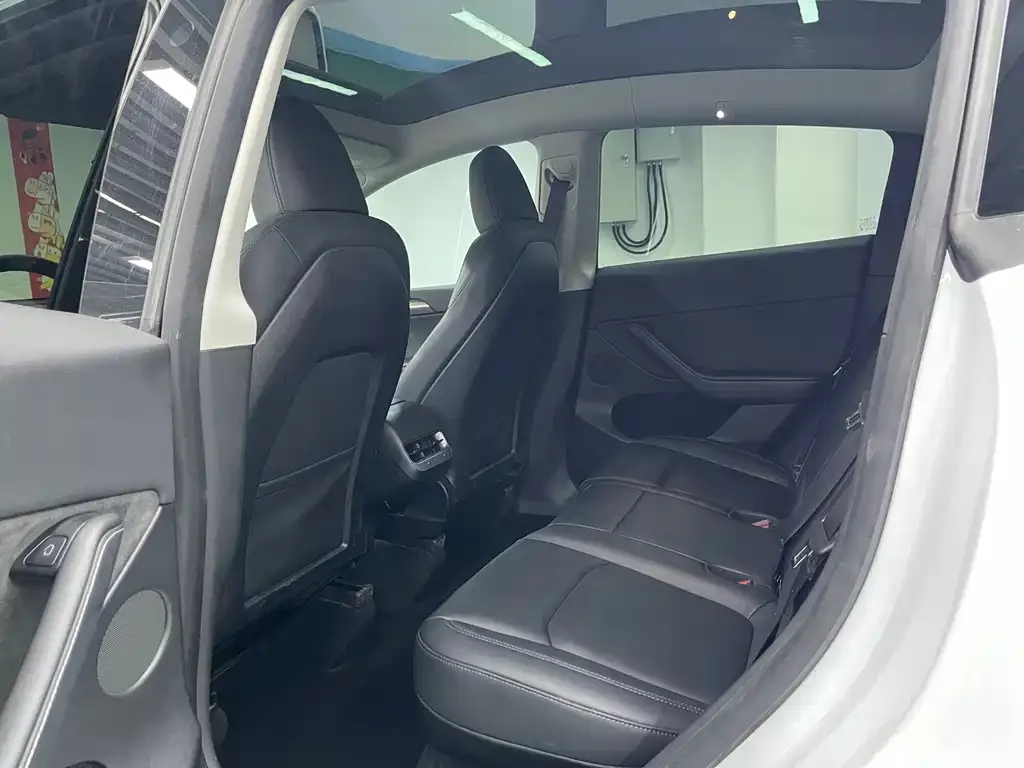 Tesla Model Y — фото 5