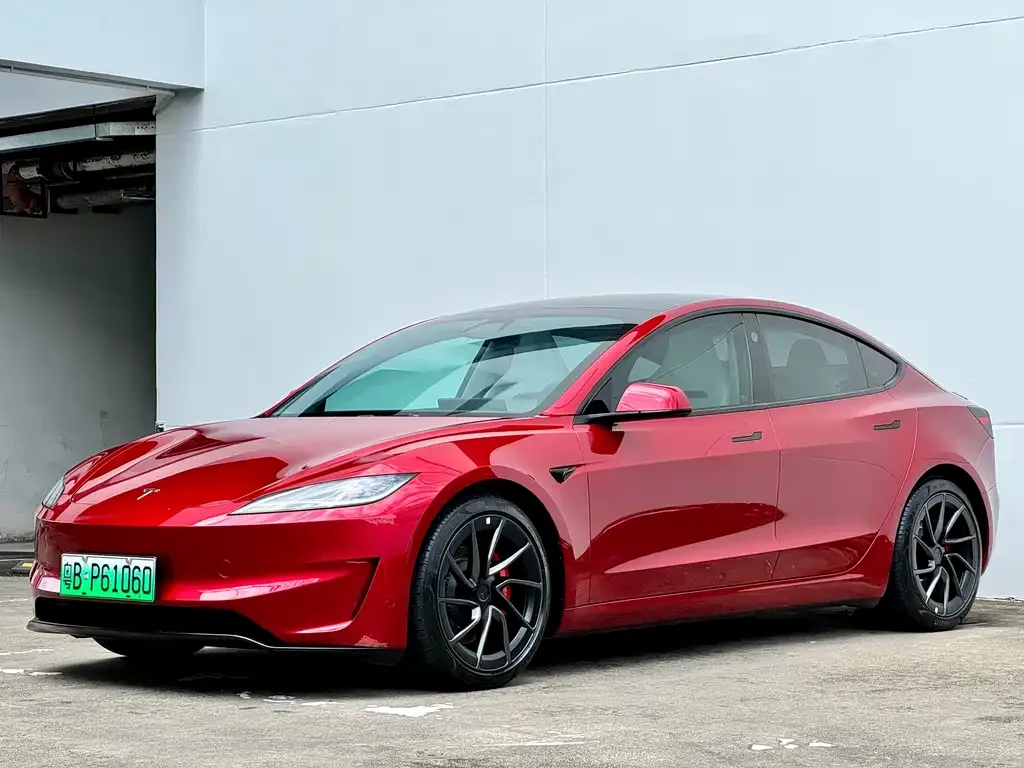 Tesla Model 3 — фото 1