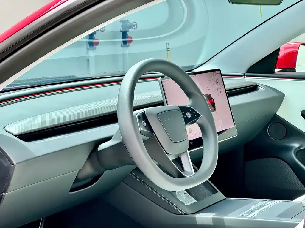 Tesla Model 3 — фото 5
